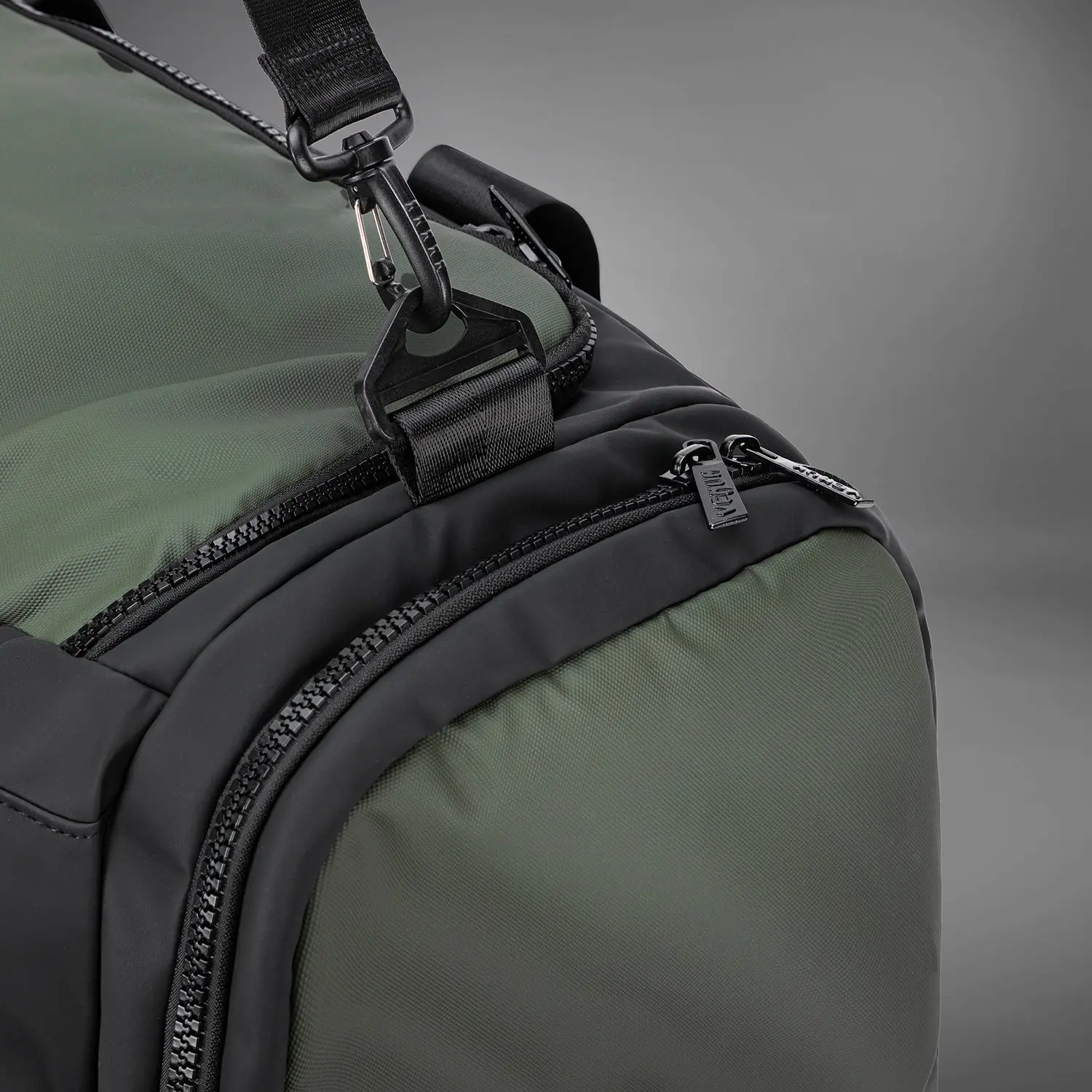 Venum Evo 2 Trainer Lite Duffle Bag (55-63L) - Black/Khaki детайл на страничен цип