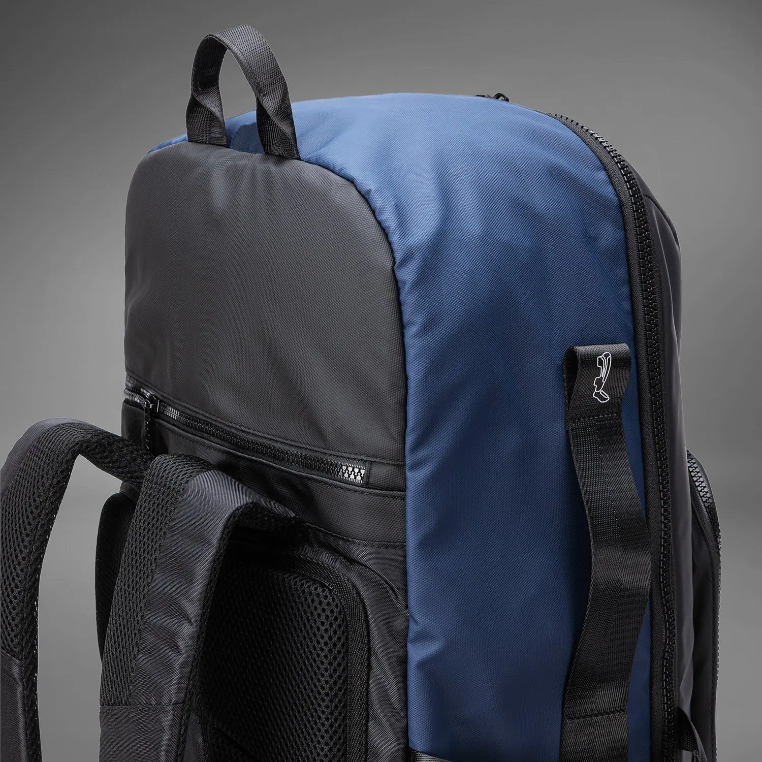 Venum Evo 2 Xtrem Backpack (50-63L) - Black/Blue, детайл от горната част