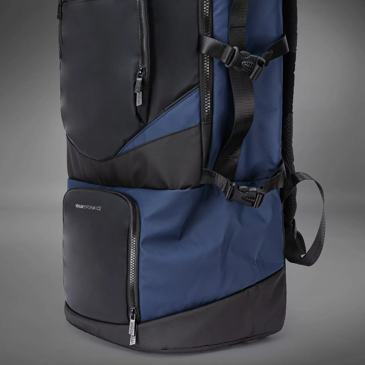Venum Evo 2 Xtrem Backpack (50-63L) - Black/Blue, детайл от долната част