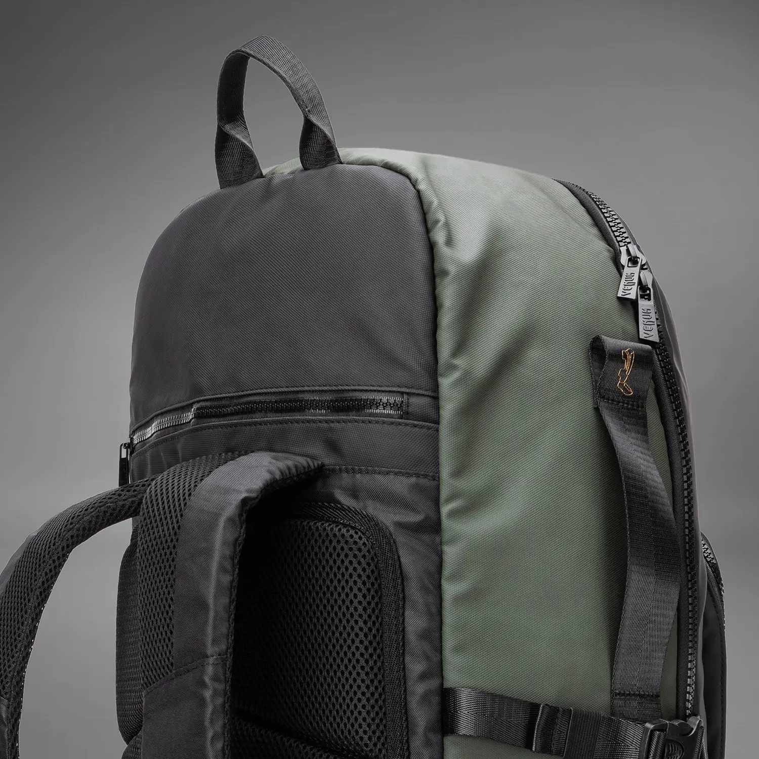 Venum Evo 2 Xtrem Backpack (50-63L) - Black/Khaki, детайл на горната част