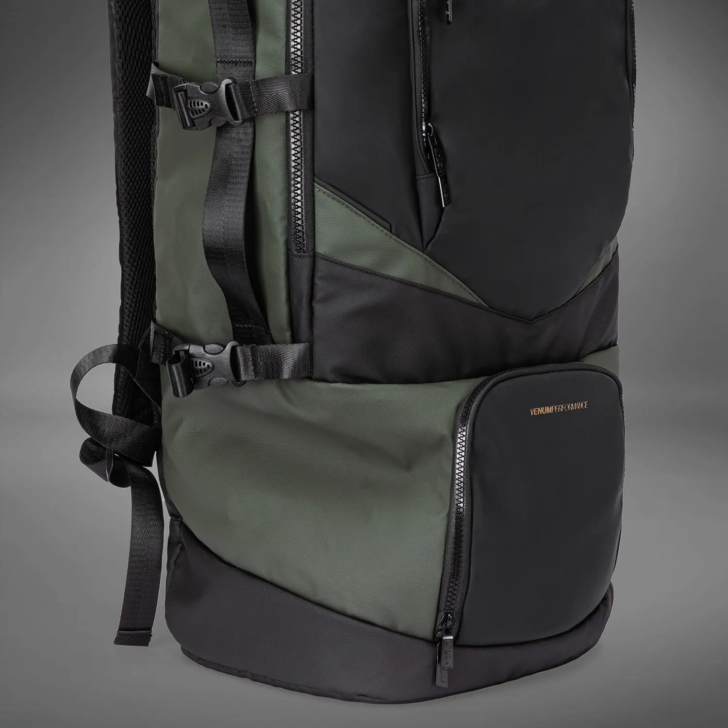 Venum Evo 2 Xtrem Backpack (50-63L) - Black/Khaki, детайл на долния джоб