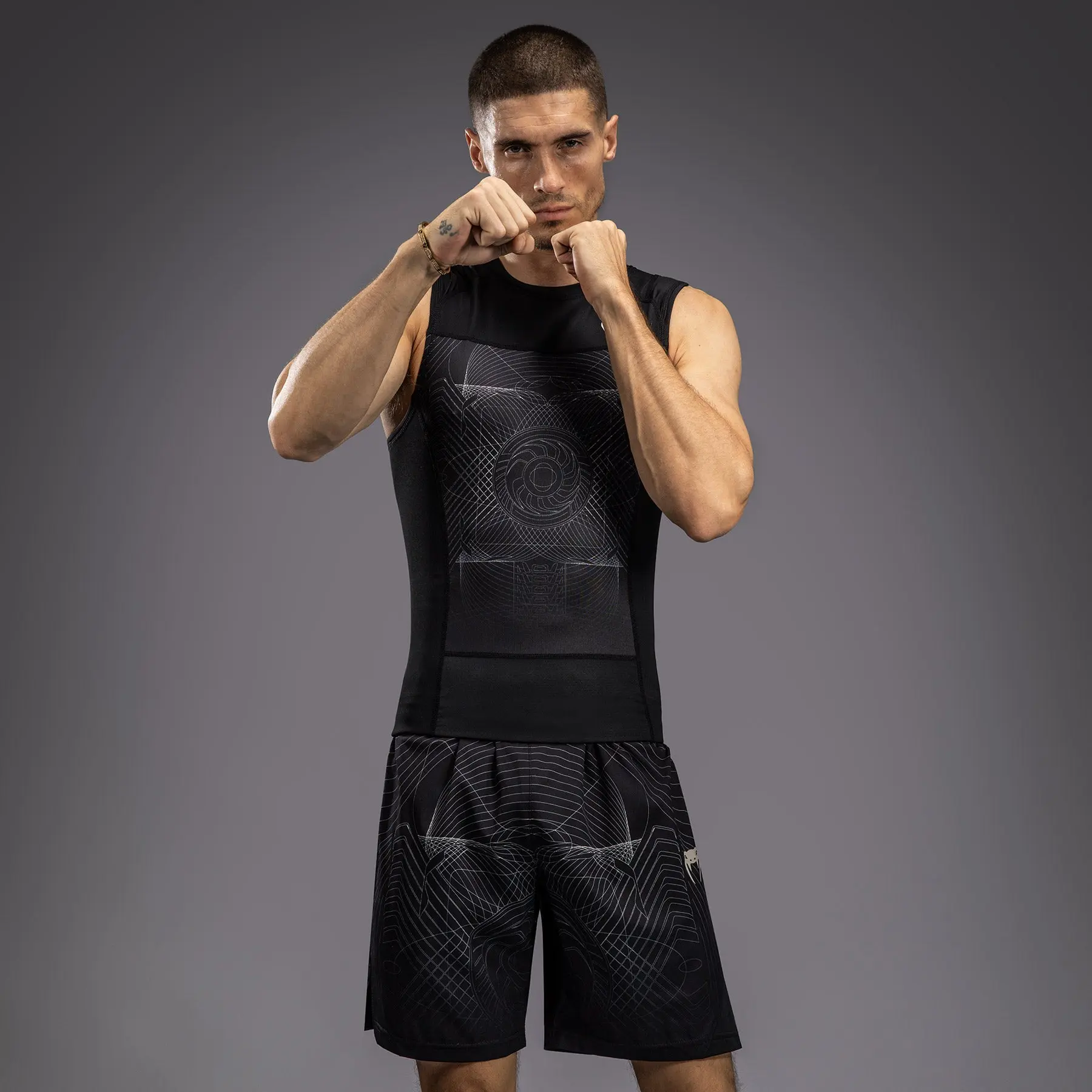Venum Рашгард - Venum G-Fit Air Rashguard Sleeveless - Black, в бойна позиция