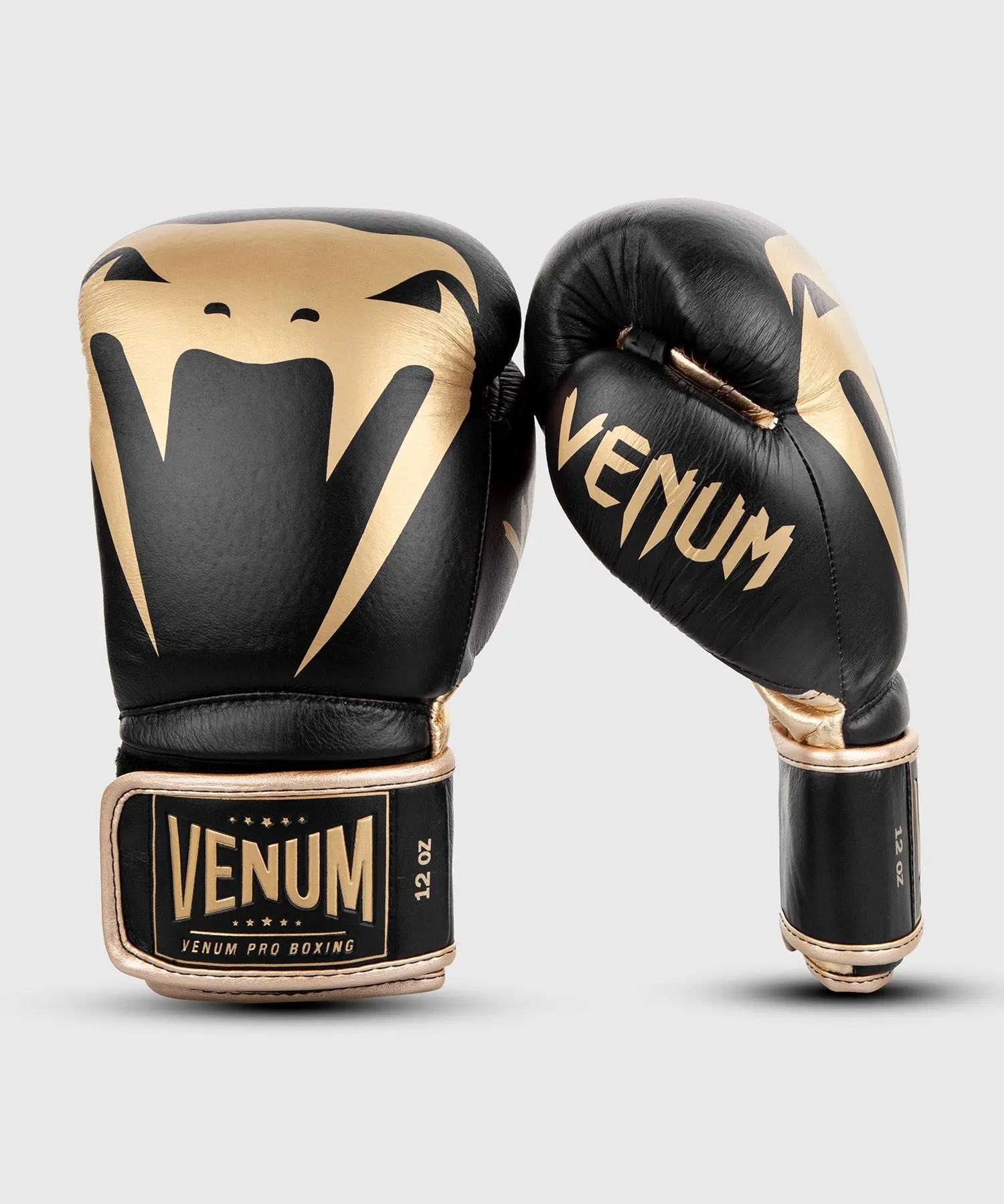 Venum Giant 2.0 Pro Boxing Gloves Velcro, преден изглед на чифт