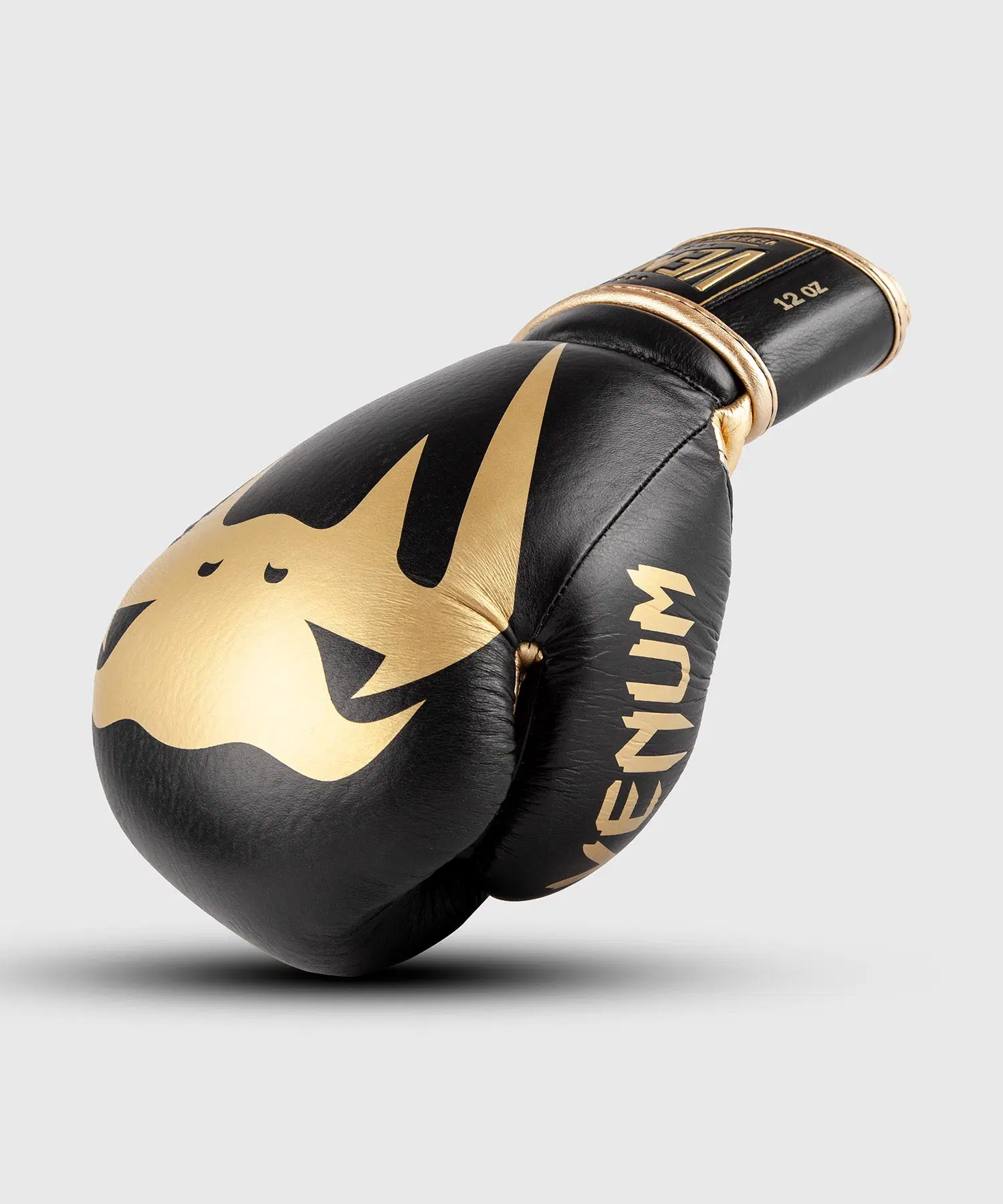 Venum Giant 2.0 Pro Boxing Gloves Velcro, черен цвят със златен надпис Venum и змия