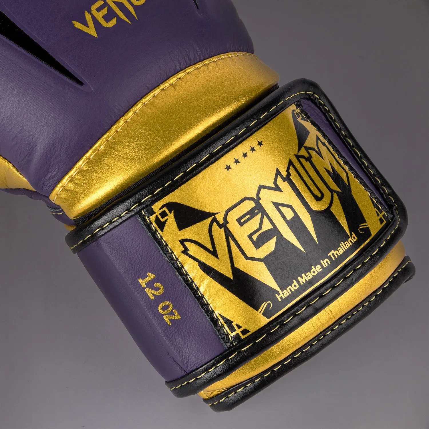 Venum Giant 3.0 Boxing gloves - Dark Purple/Gold - Special Edition, детайл на маншета