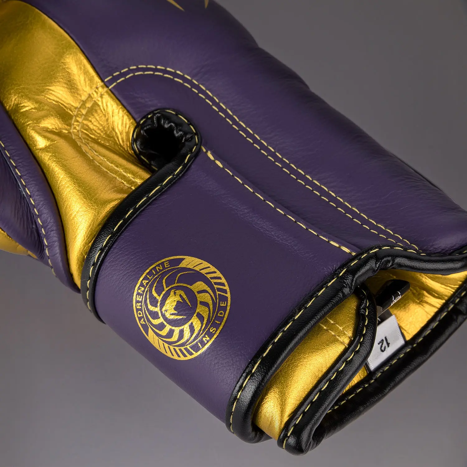 Venum Giant 3.0 Boxing gloves - Dark Purple/Gold - Special Edition, детайл на логото