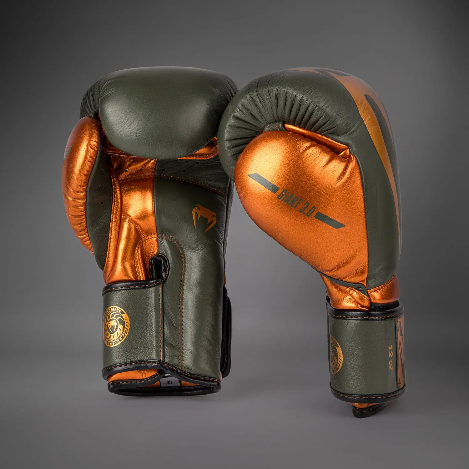 Venum Giant 3.0 Boxing gloves - Khaki/Bronze - Special Edition отблизо