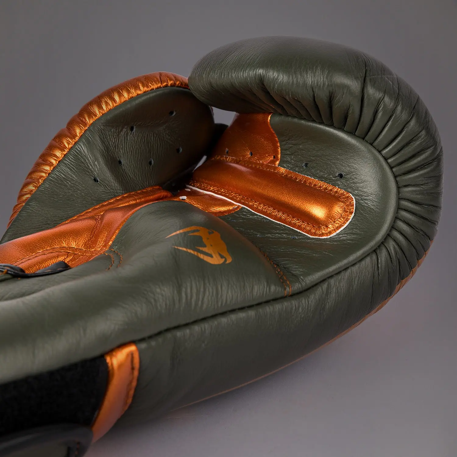 Venum Giant 3.0 Boxing gloves - Khaki/Bronze - Special Edition задна част