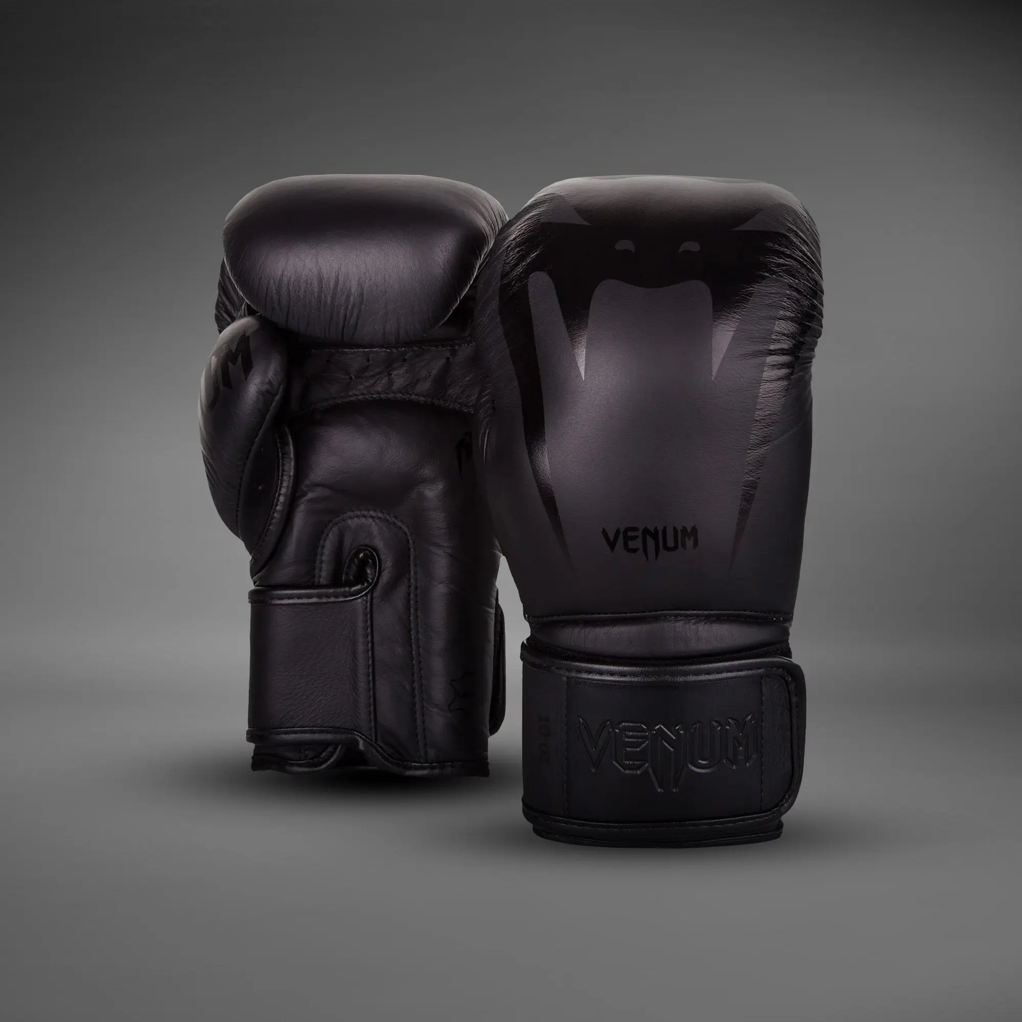Venum Giant 3.0 Boxing Gloves - Nappa Leather - Black/Black преден изглед