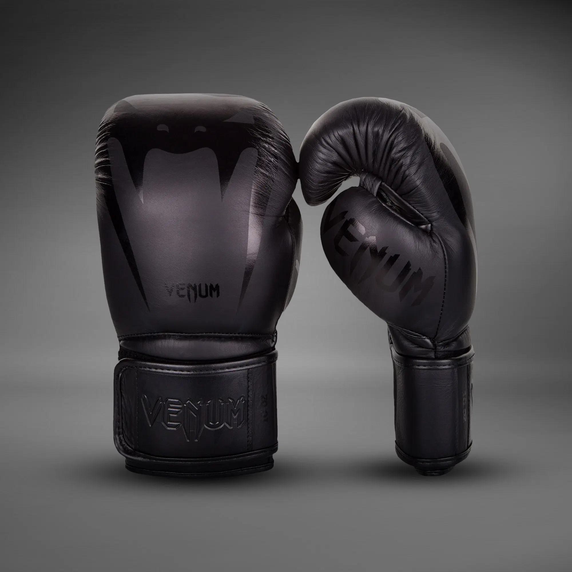 Venum Giant 3.0 Boxing Gloves - Nappa Leather - Black/Black преден изглед