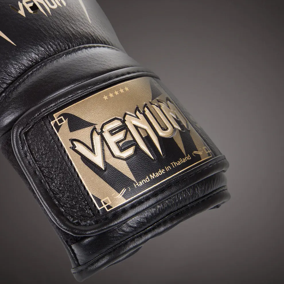 Venum Giant 3.0 Boxing Gloves - Nappa Leather Black Gold детайл етикет