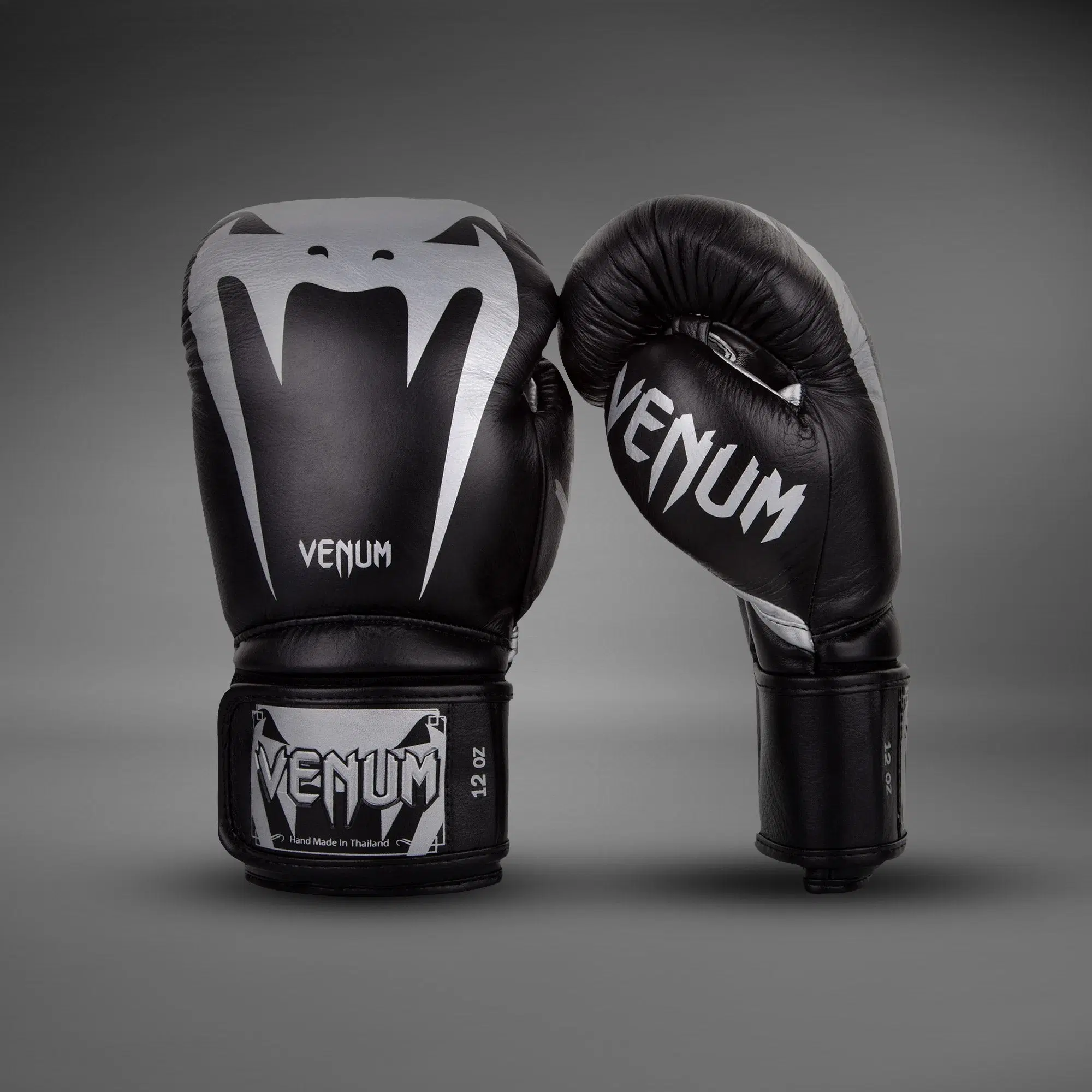 Venum Giant 3.0 Boxing Gloves - Nappa Leather - Black/Silver преден изглед