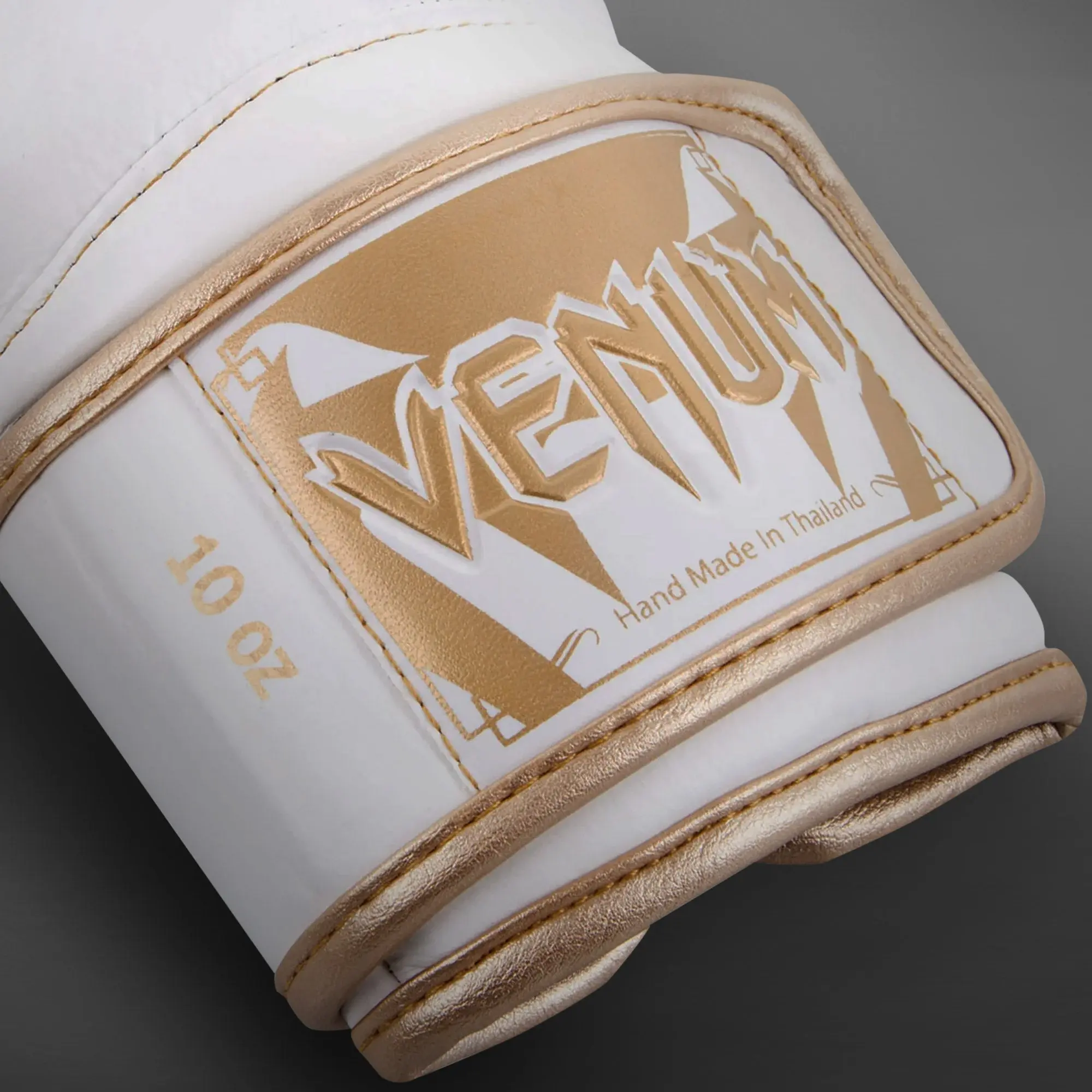 Venum Giant 3.0 Boxing Gloves - Nappa Leather - White/Gold, детайл на закопчаване