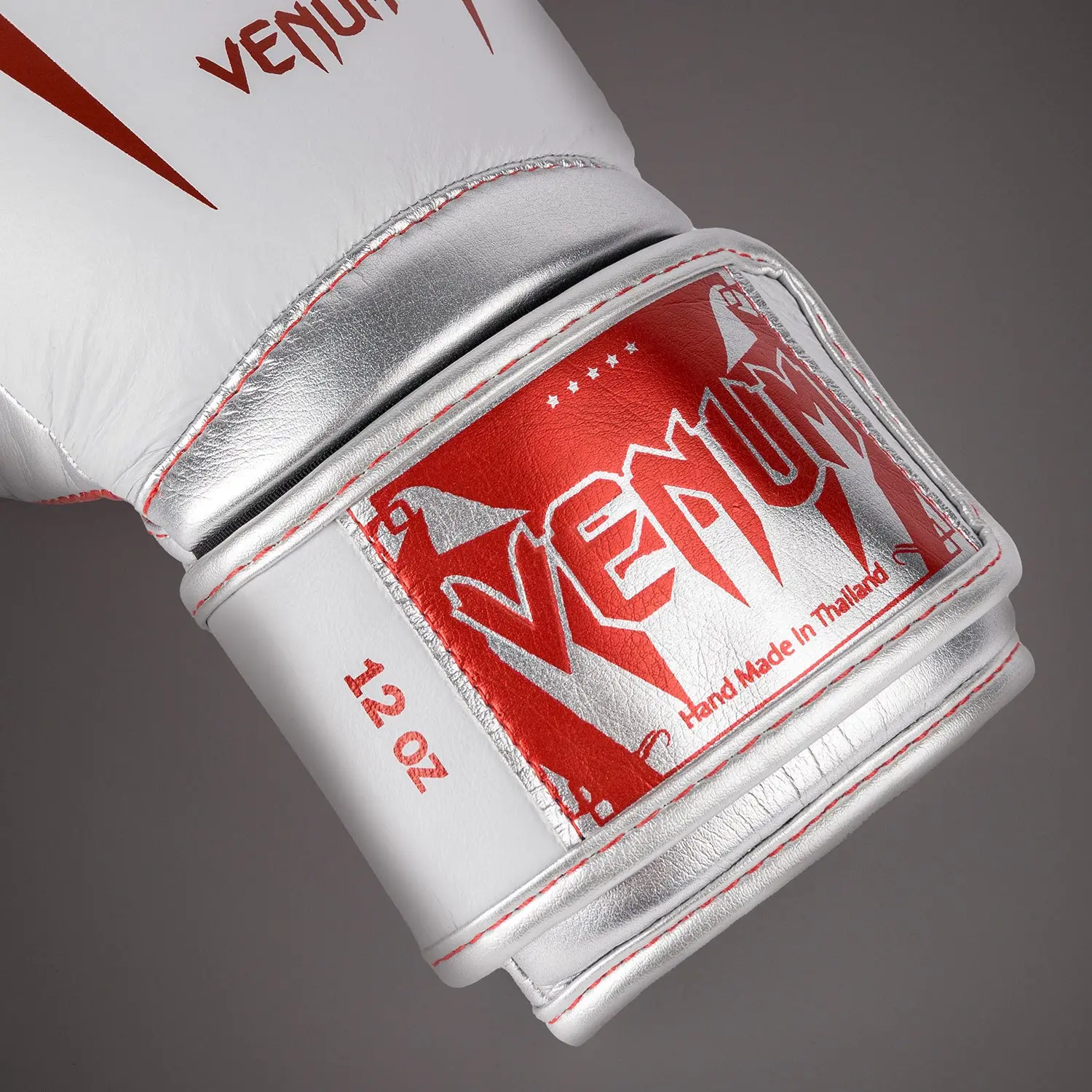 Venum Giant 3.0 Boxing gloves - Red/Silver - Special Edition, детайл на маншета