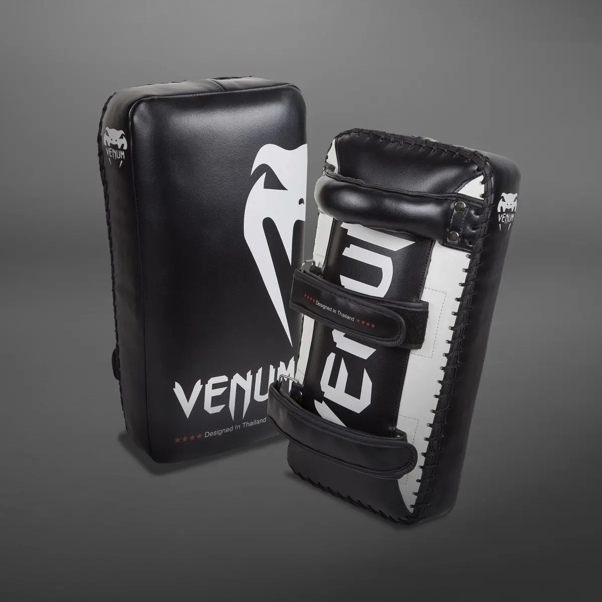 Venum Giant Kick Pads - Black/Ice (Pair) изглед отпред и отстрани