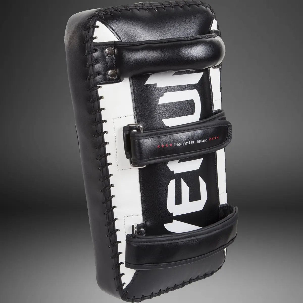 Venum Giant Kick Pads - Black/Ice (Pair) изглед отстрани с детайлни каишки