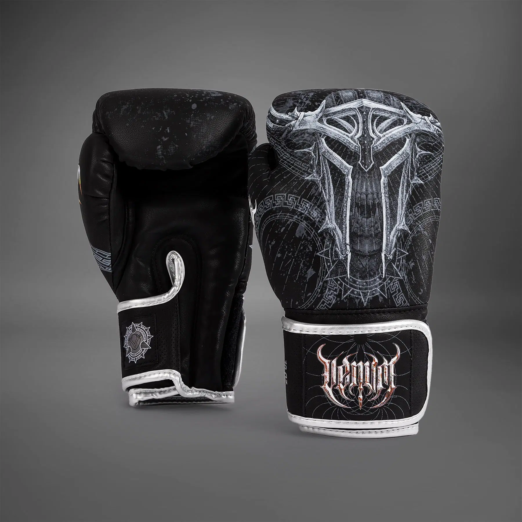 Venum Gladiator 5.0 Boxing Gloves - Black/Silver преден изглед