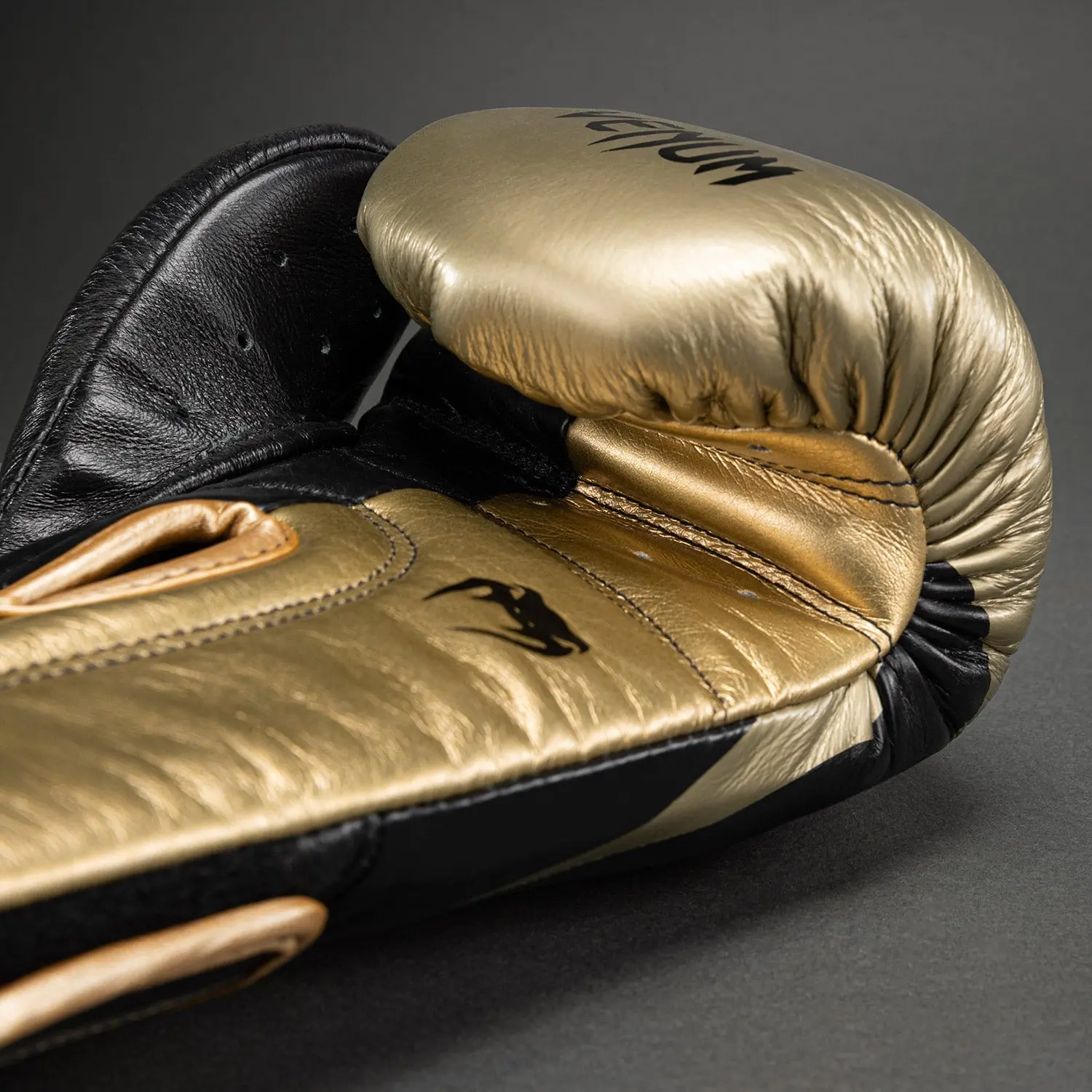 Venum Hammer Pro Boxing Gloves Velcro детайли