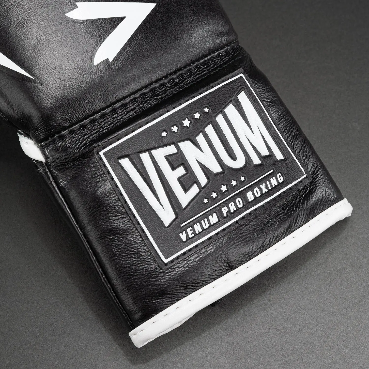 Venum Hammer Pro Boxing Gloves with Laces - Black/White детайл от етикета