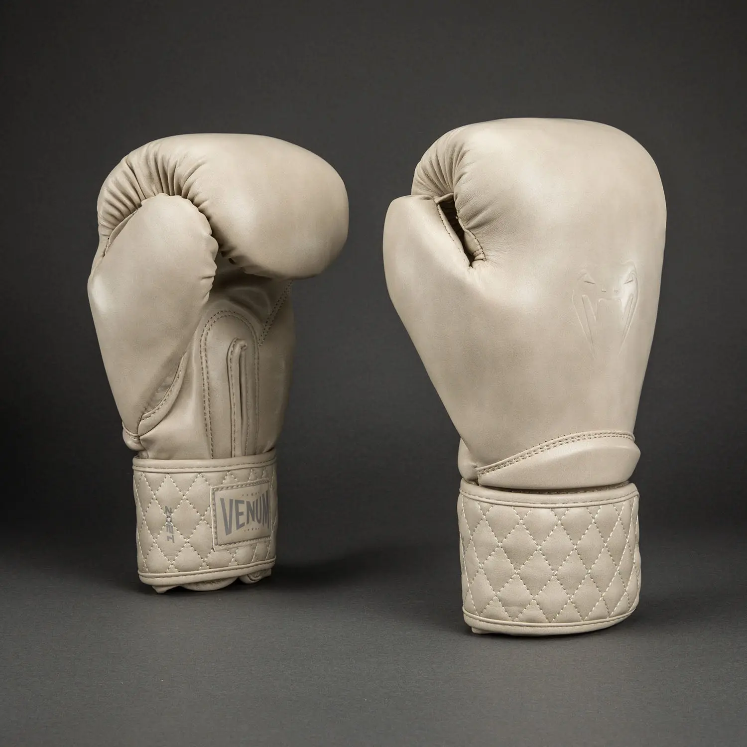 Venum Impact Classic Boxing Gloves - Ivory страничен изглед