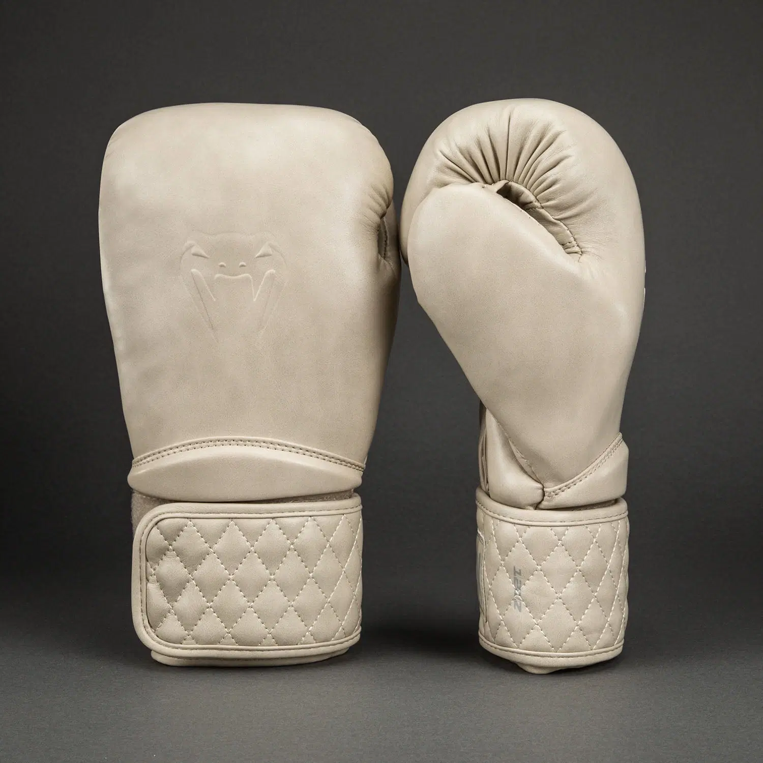 Venum Impact Classic Boxing Gloves - Ivory преден изглед