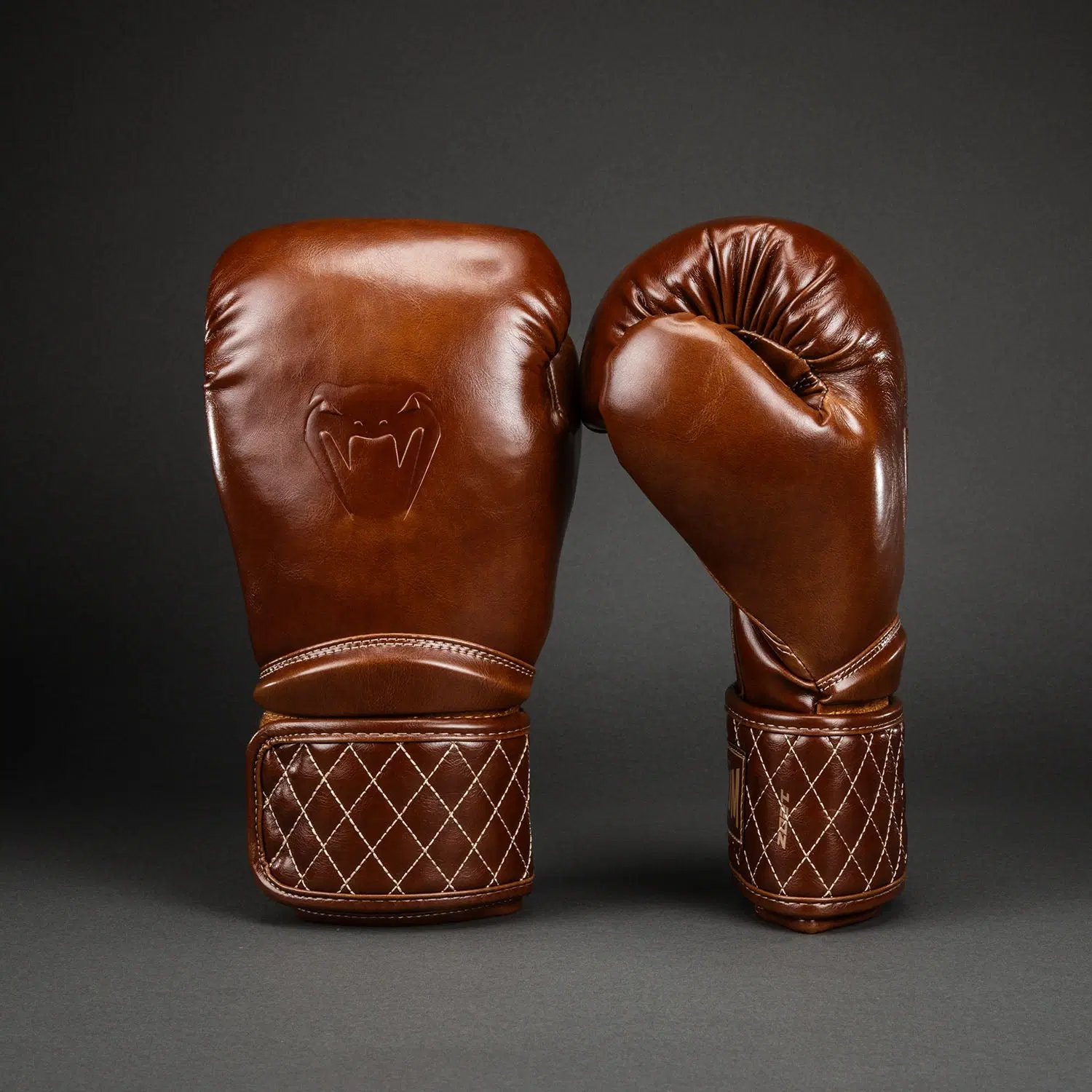 Venum Impact Classic Boxing Gloves - Shiny Havana преден изглед