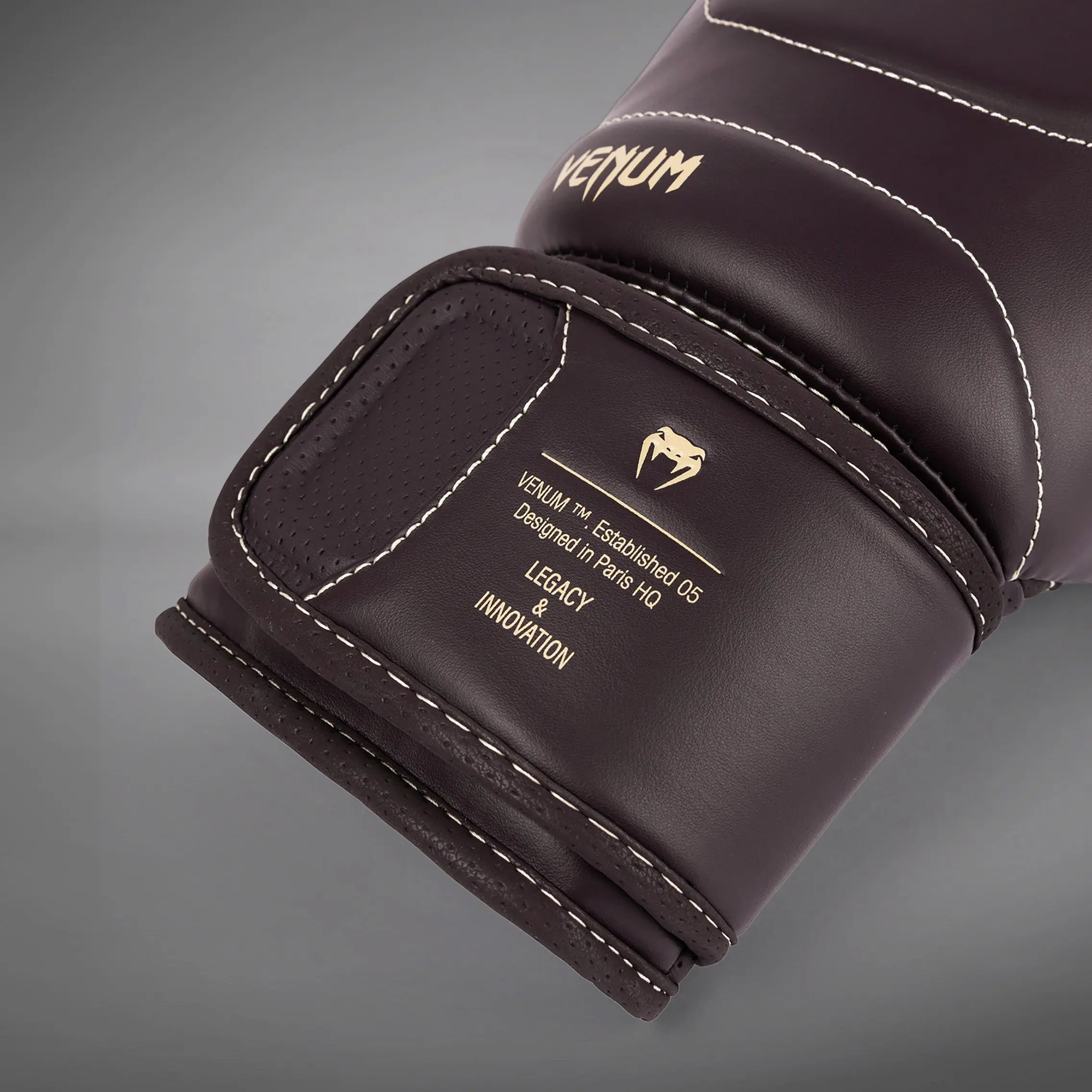 Venum Impact Evo Boxing Gloves - Chocolate, детайлен изглед на маншета