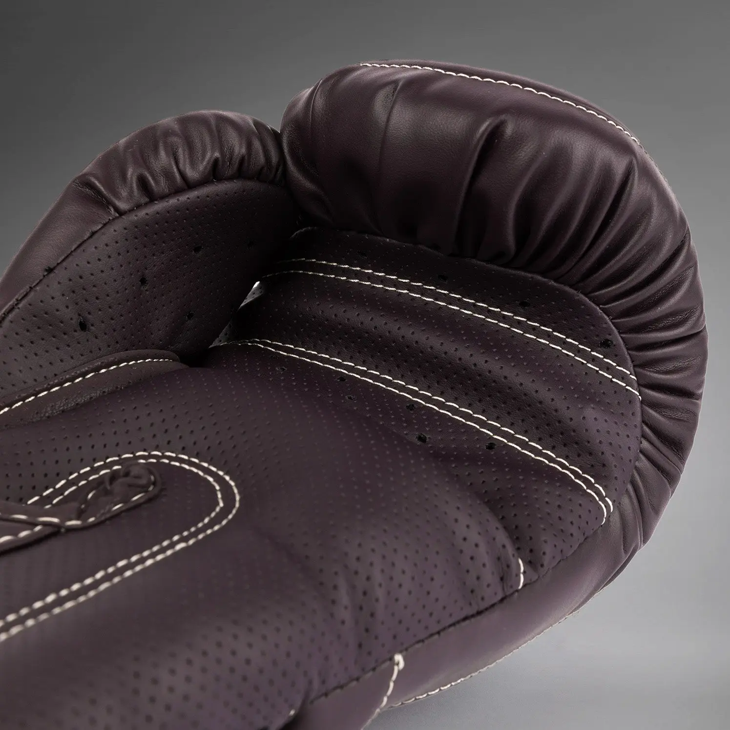 Venum Impact Evo Boxing Gloves - Chocolate, близък план на перфорациите