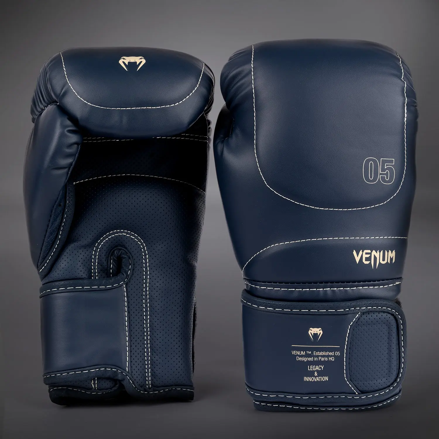 Venum Impact Evo Boxing Gloves - Icy Blue преден изглед