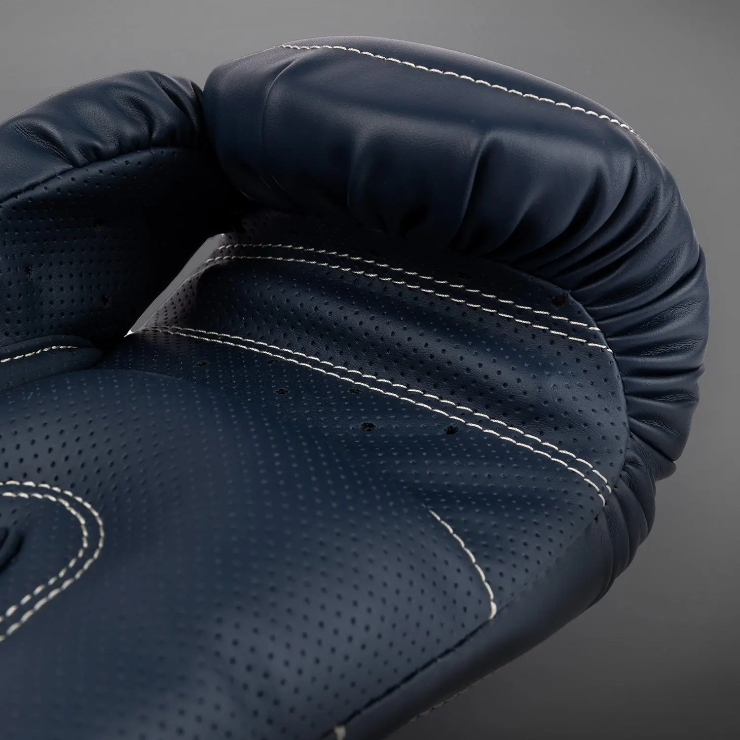Venum Impact Evo Boxing Gloves - Icy Blue близък план на вентилация