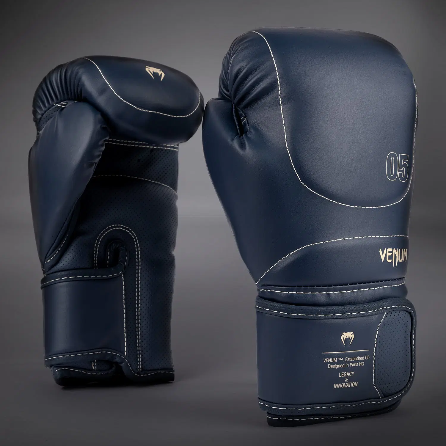 Venum Impact Evo Boxing Gloves - Icy Blue преден изглед от двете страни