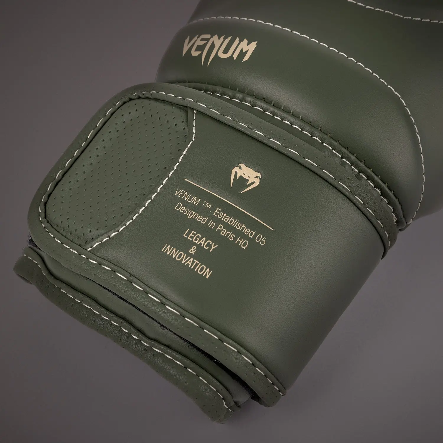 Venum Impact Evo Boxing Gloves - Military Green етикет