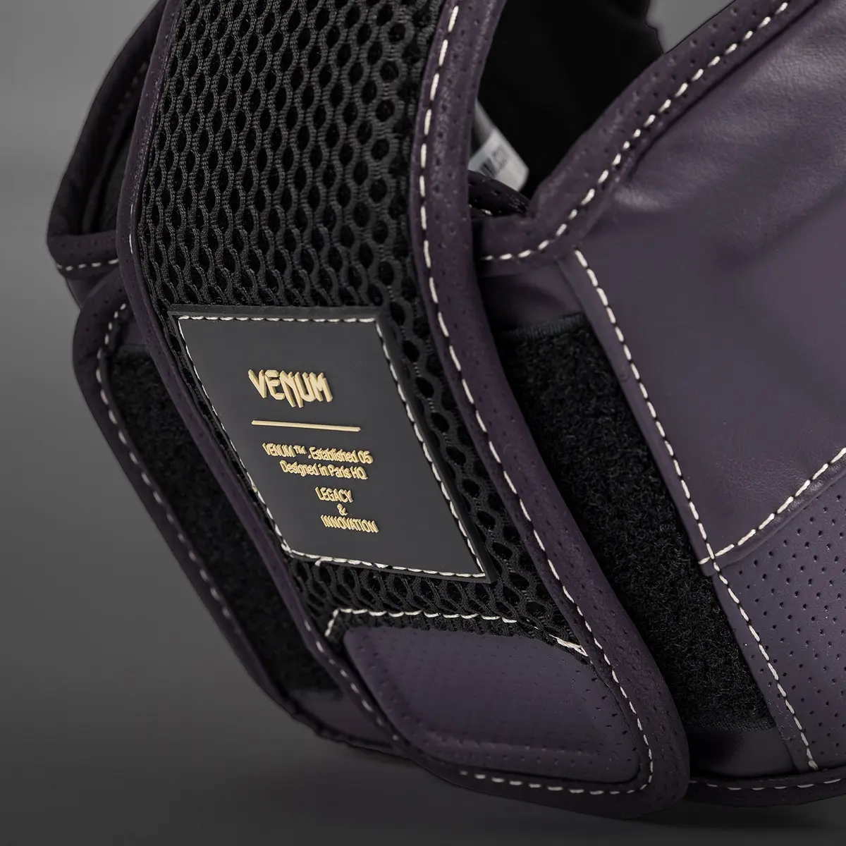 Venum Impact Evo Headgear - Deep Purple, детайл на етикет и закопчаване