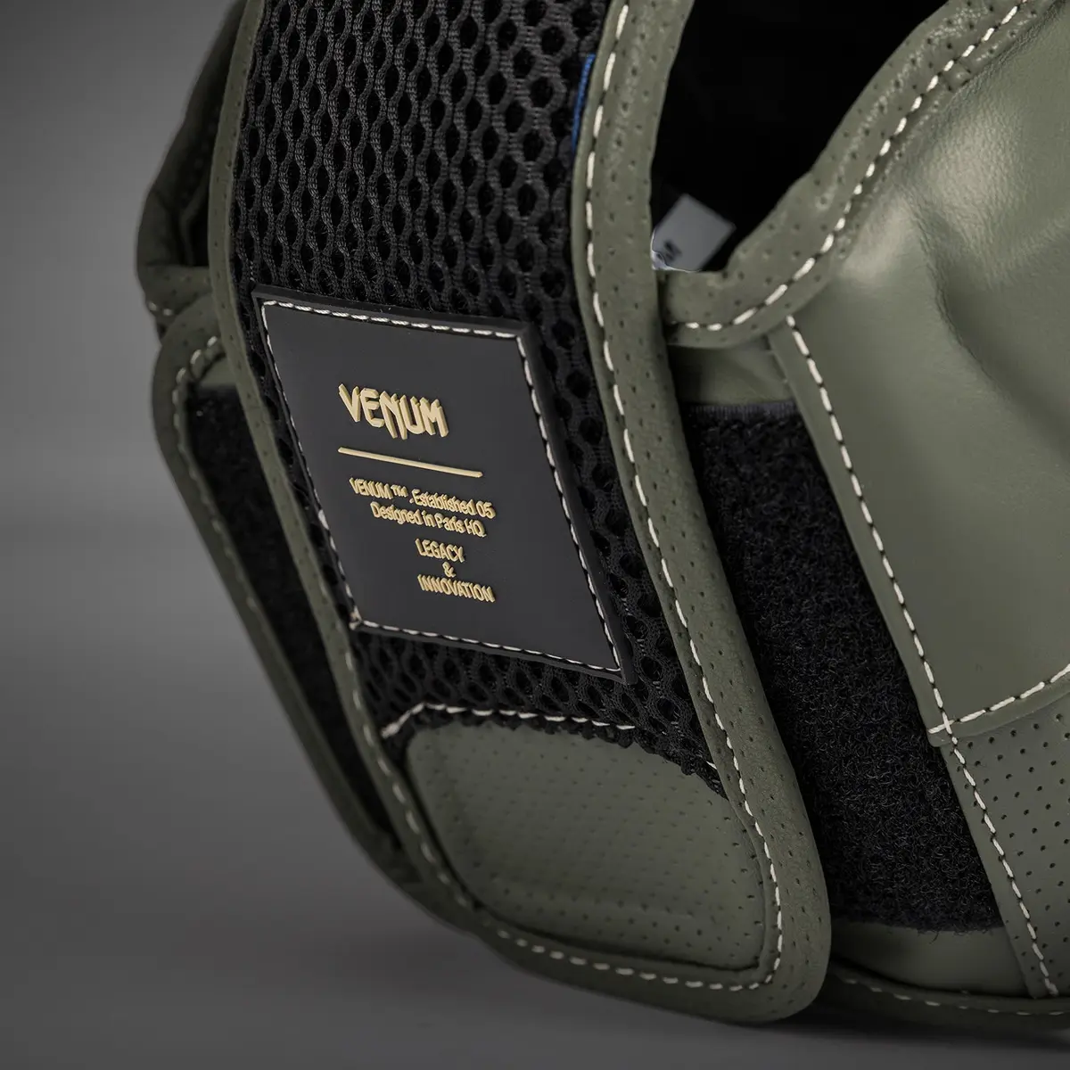 Venum Impact Evo Headgear - Military Green детайл от етикет и велкро