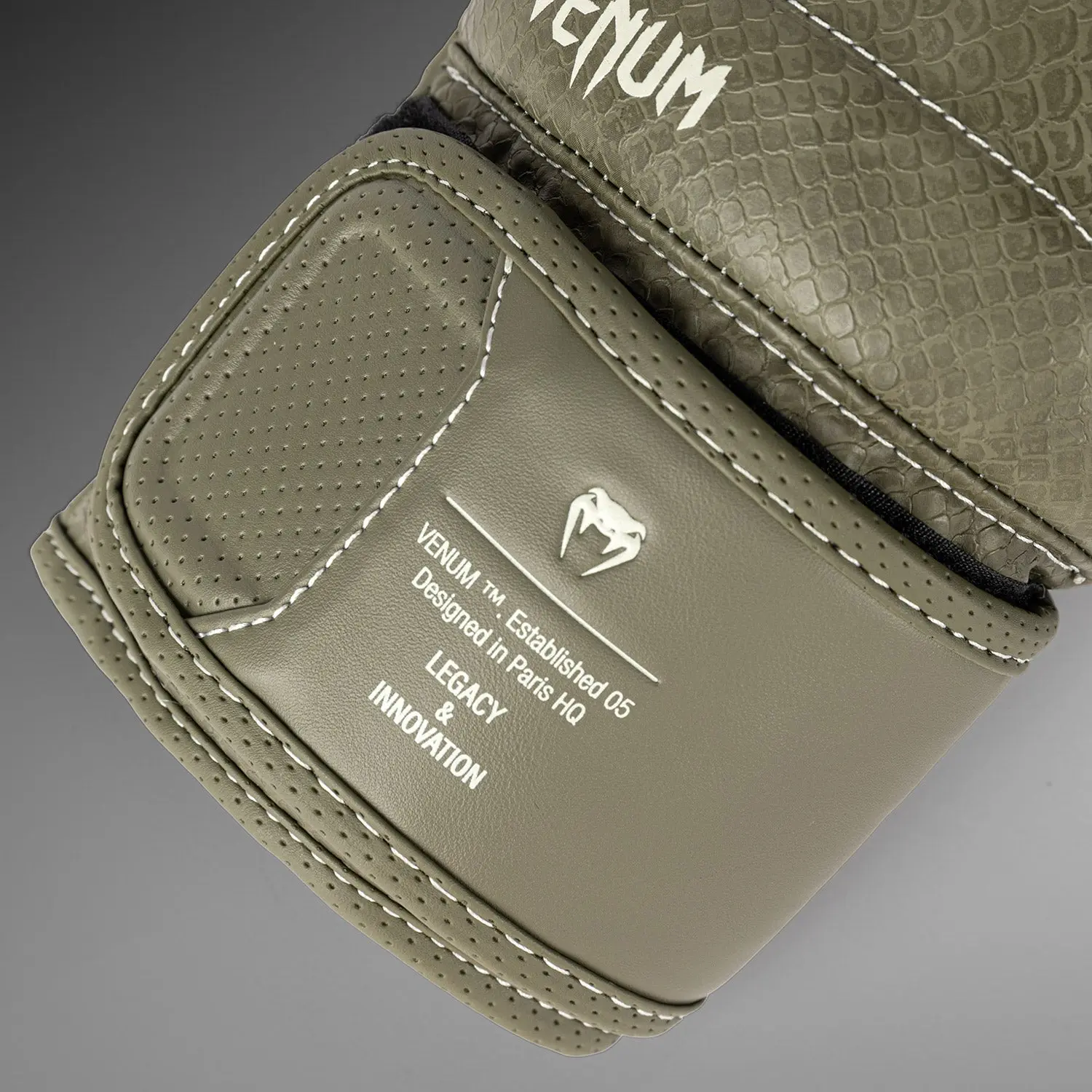Venum Impact Evo Scales Boxing Gloves - Army Green, детайл на етикета