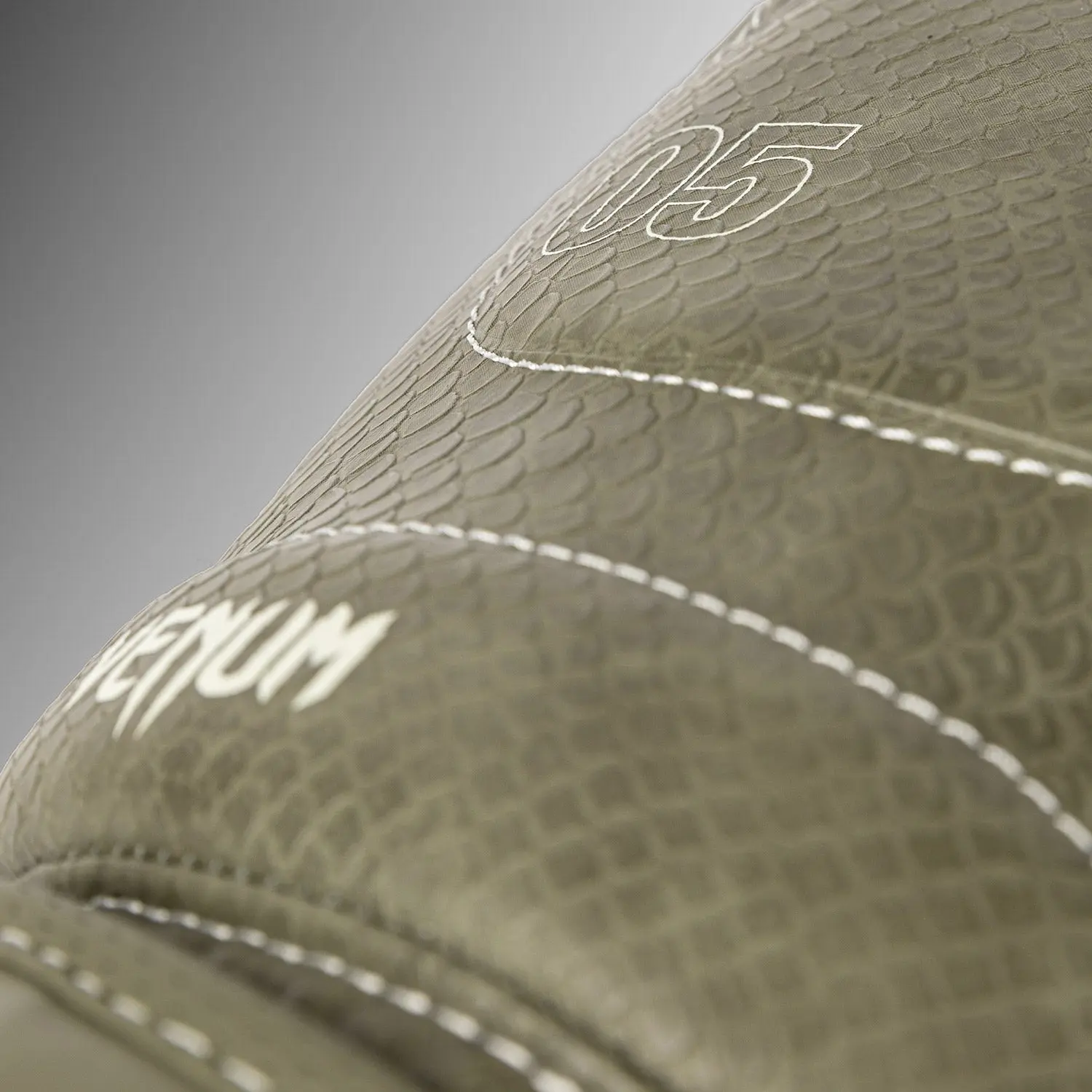 Venum Impact Evo Scales Boxing Gloves - Army Green, детайл на логото и номера