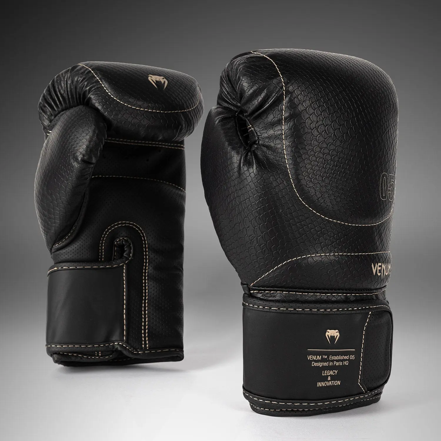 Venum Impact Evo Scales Boxing Gloves - Black, страничен изглед