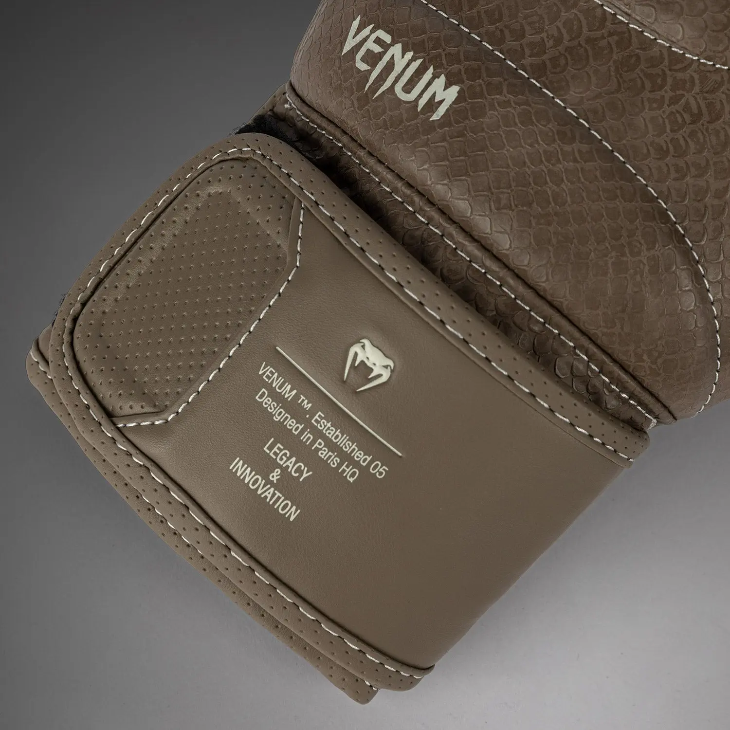 Venum Impact Evo Scales Boxing Gloves - Brown етикет
