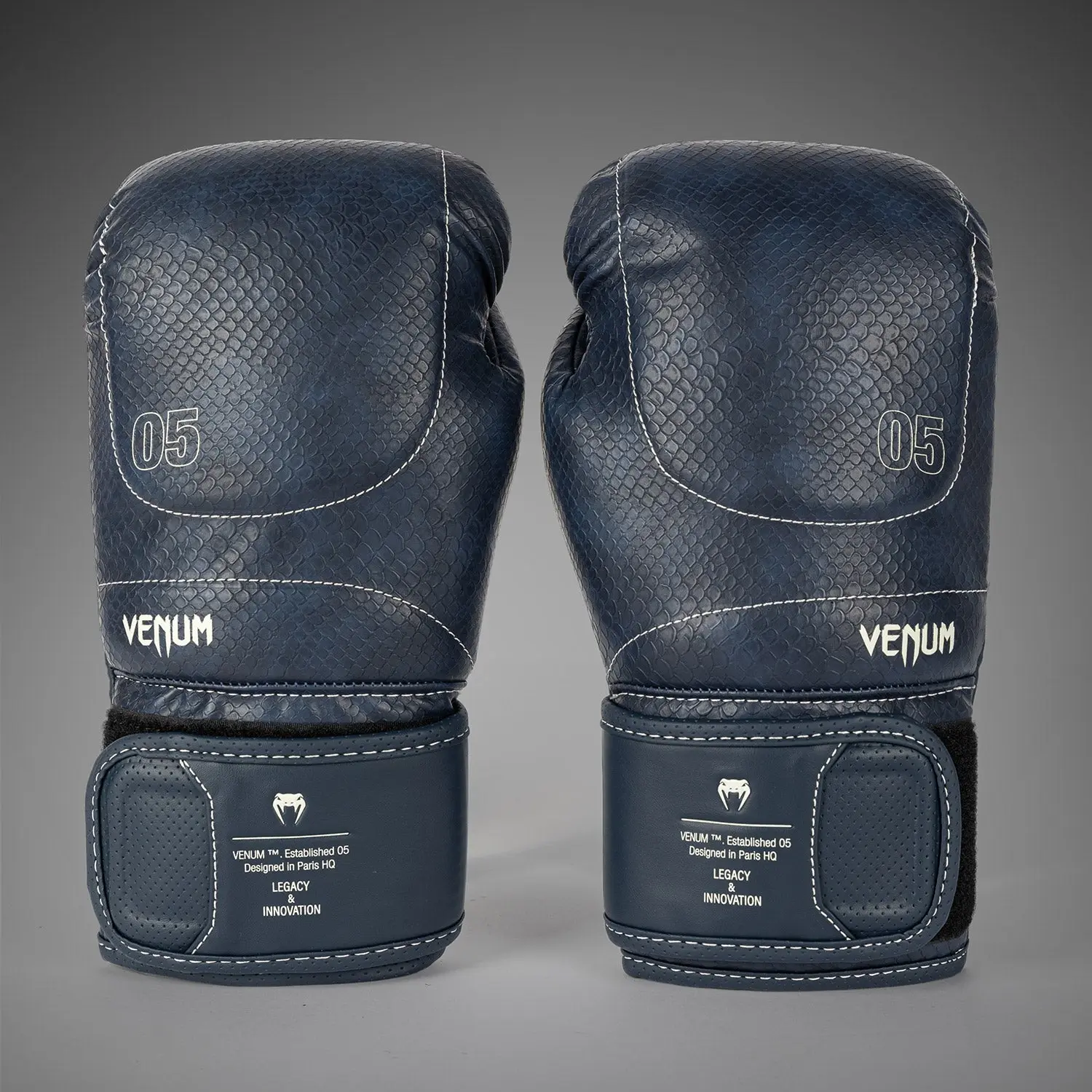 Venum Impact Evo Scales Boxing Gloves - Midnight Blue, преден изглед на двете ръкавици