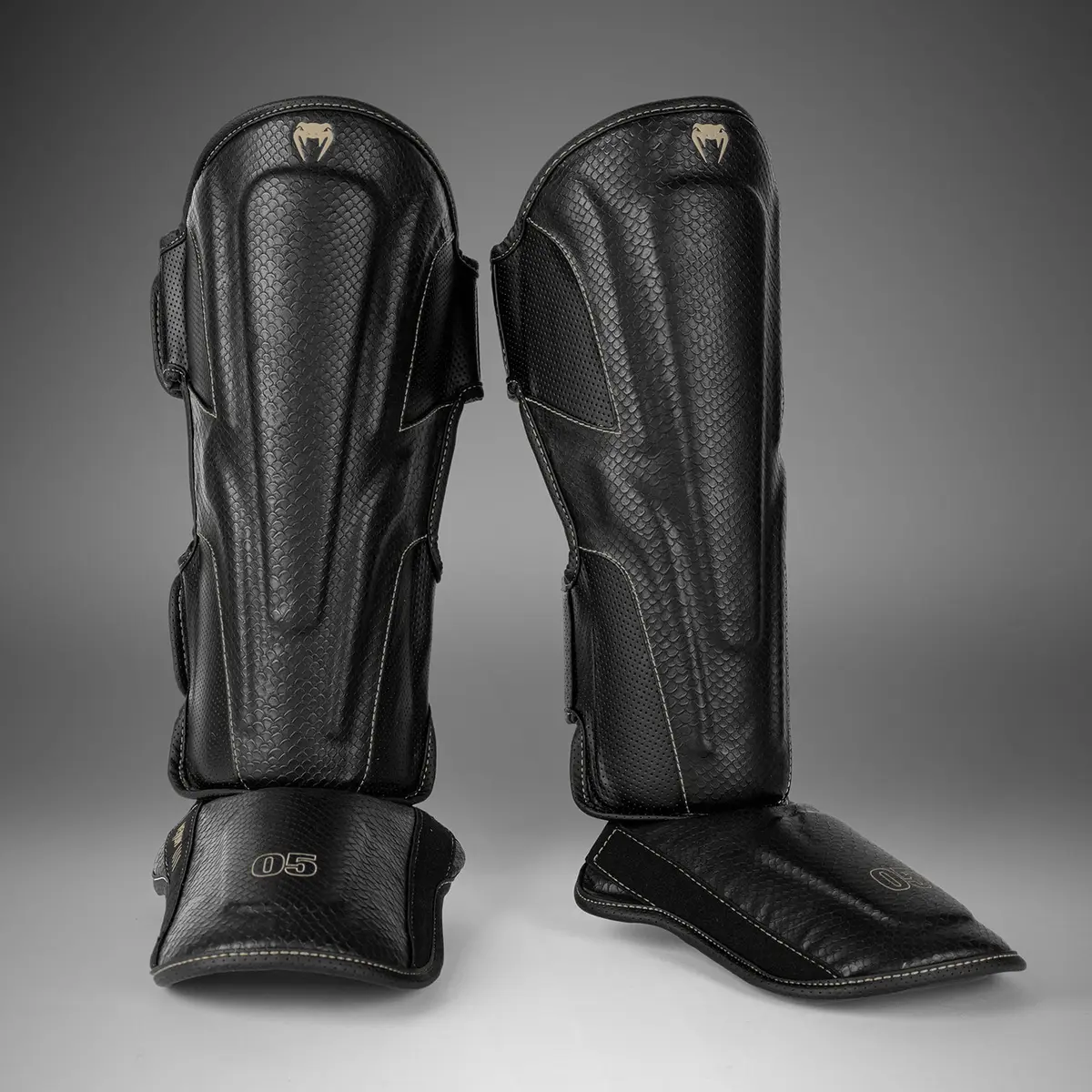 Venum Impact Evo Scales Shin Guards - Black левия наколенник