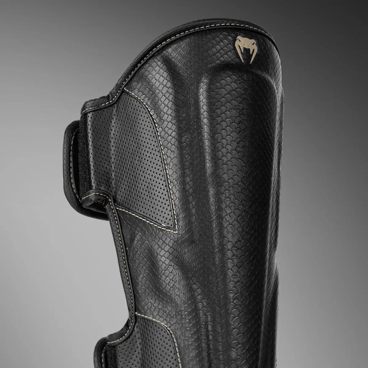Venum Impact Evo Scales Shin Guards - Black детайл на горната част