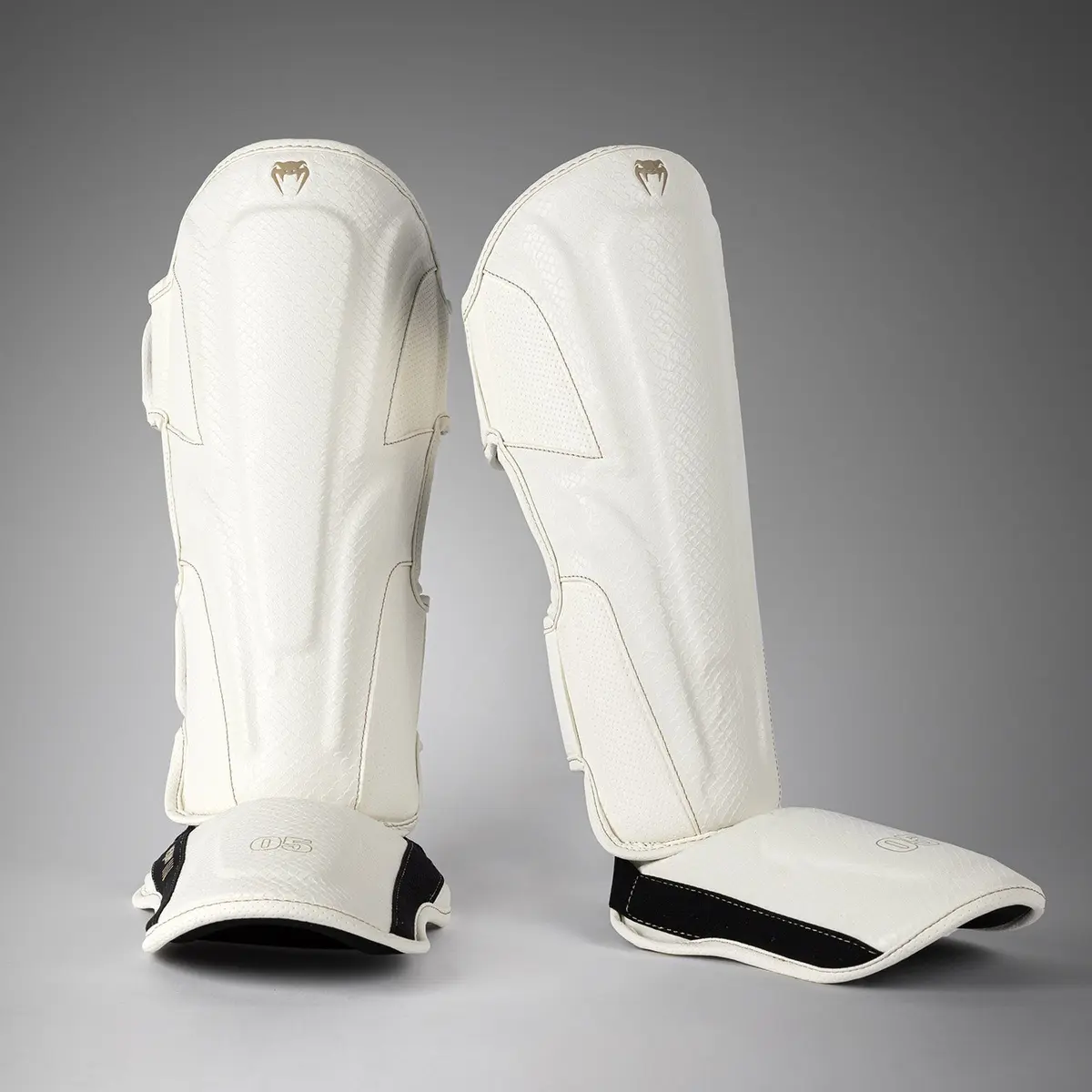 Venum Impact Evo Scales Shin Guards - Ivory страничен изглед