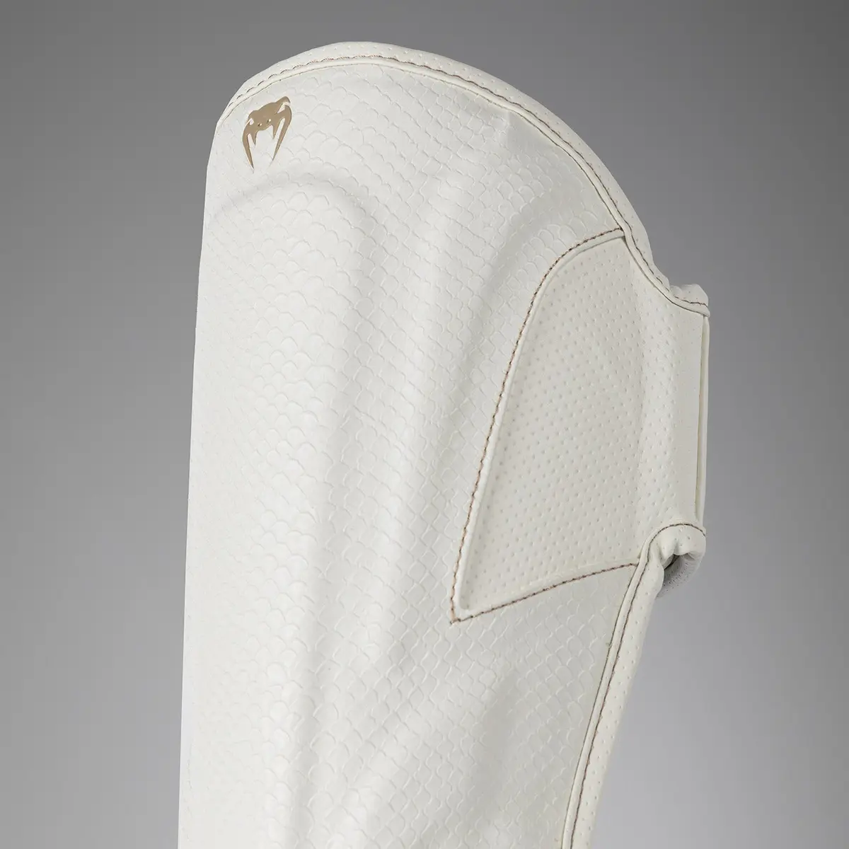 Venum Impact Evo Scales Shin Guards - Ivory детайл на горната част