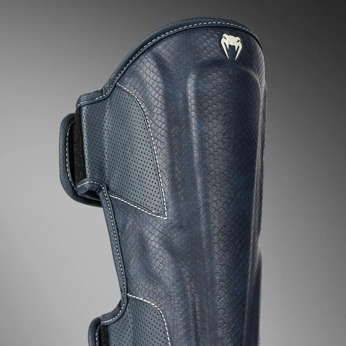 Venum Impact Evo Scales Shinguards - Midnight Blue, детайл на горната част