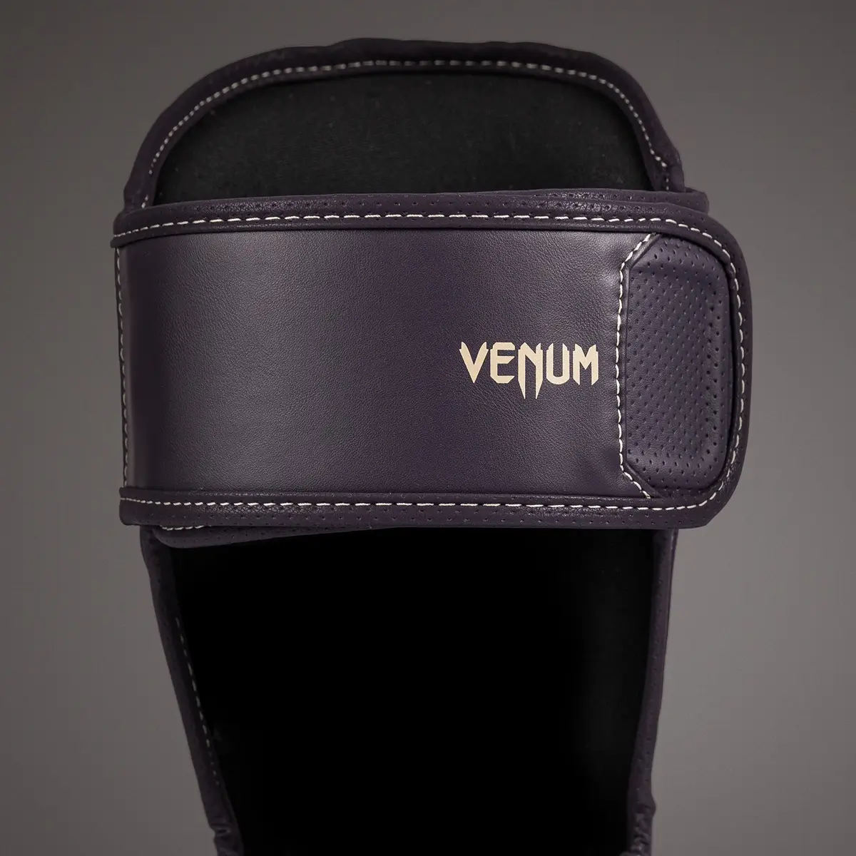 Venum Impact Evo Shin Guards - Deep Purple, детайл на лентата
