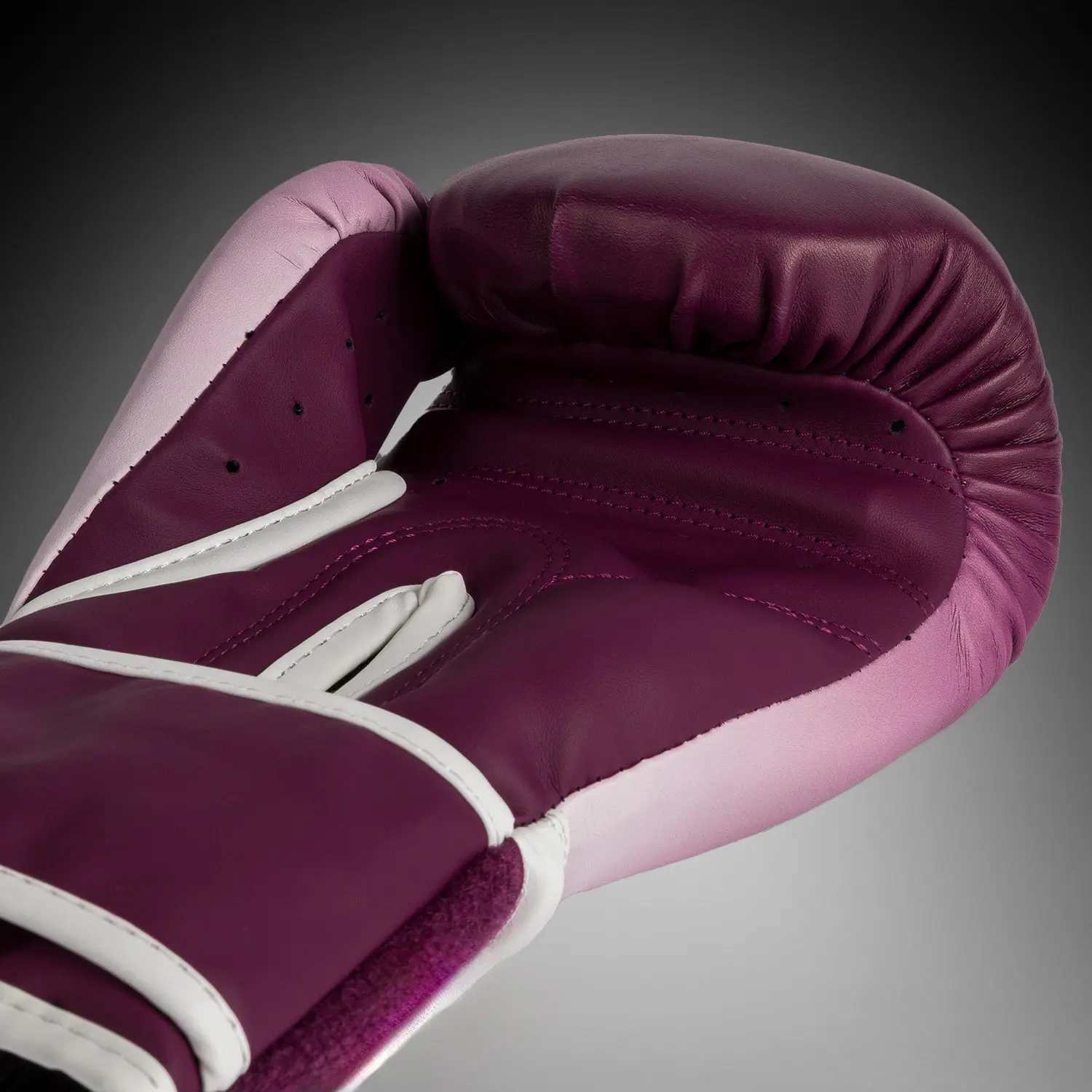 Venum Iris Boxing Gloves - Plum/white отвътре