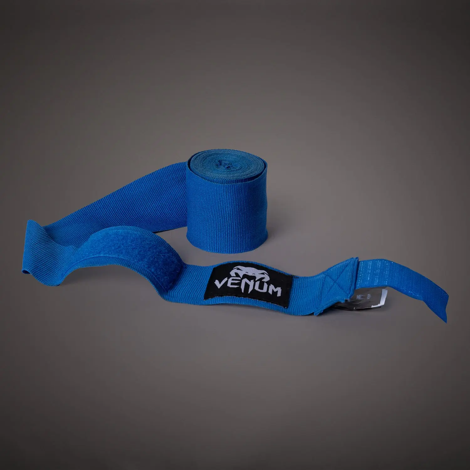 Бинтове - VENUM - 4m / Blue, единият е разгърнат