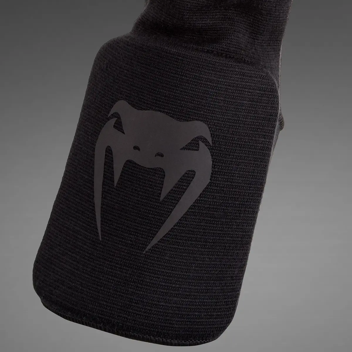 Venum Kontact Shin Guards - Black/Black предпазител за прасеца с лого