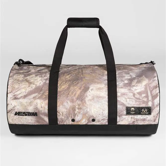 Venum Laser XT Realtree Duffle Bag - Desert Camo, преден план с етикети