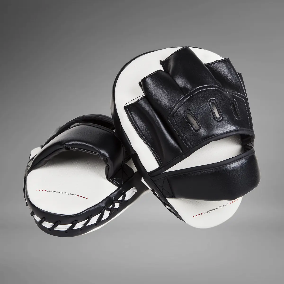 Venum Light Focus Mitts - White/Black (Pair) ляв и десен мит